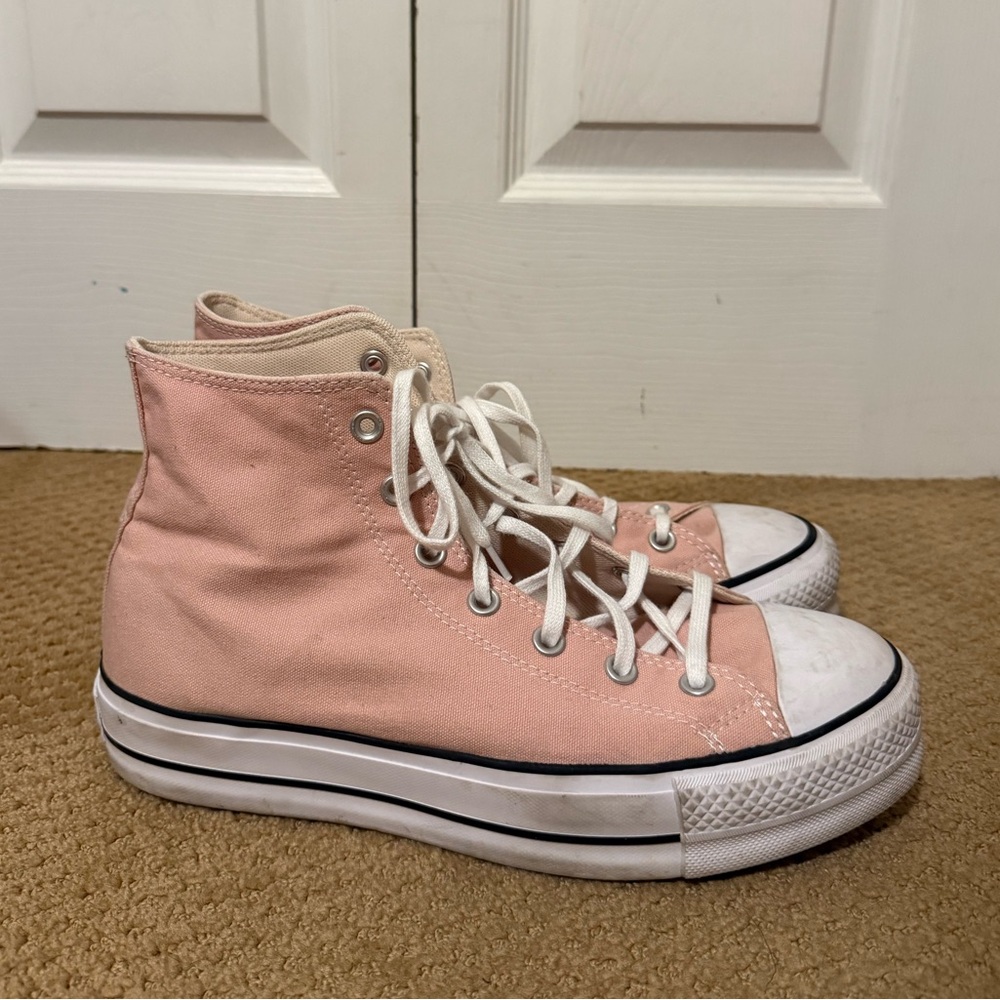 Converse Chuck Taylor Lift Platform Sneakers